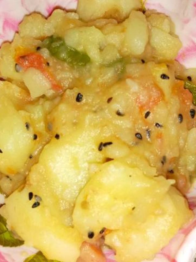 সাদা আলুর তরকারি বানান এভাবে, পরোটার সঙ্গে জমে যাবে
