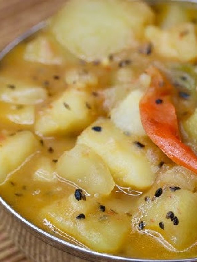 খোসা সহ আলুর সাদা তরকারি, এই মশলা দিলেই জমবে লুচির সঙ্গে