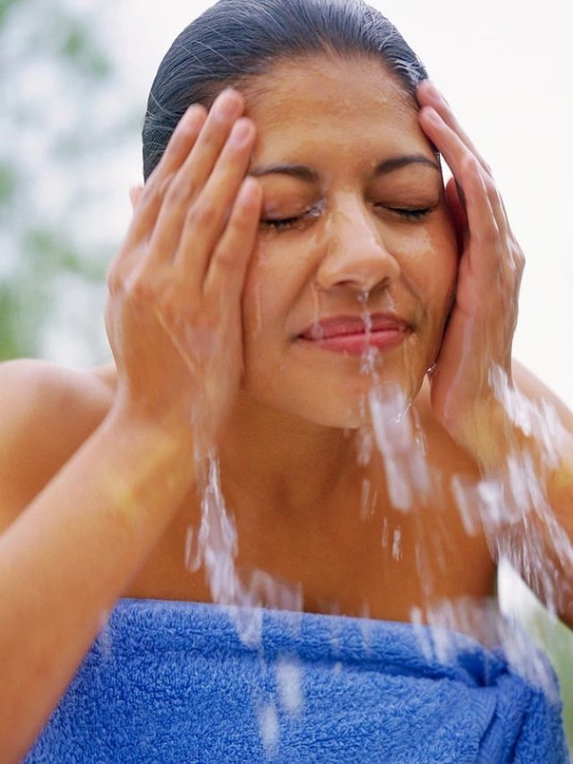 ত্বকের জেল্লা অটুট রাখতে দিনে কতবার-কীভাবে মুখ ধোওয়া উচিত?