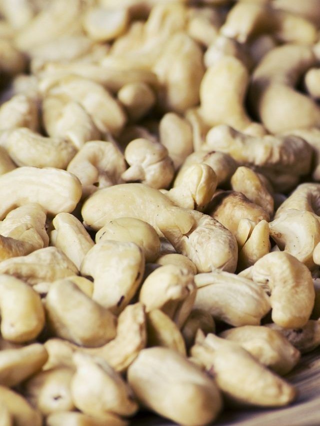 খুশিমতো কাজু খাচ্ছেন? ৪ বিপদ থেকে সাবধান , জানেন না অনেকেই