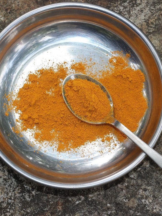 ভেজালে ছেয়ে আছে বাজার, নকল হলুদ চিনুন এই সহজ কৌশলেই