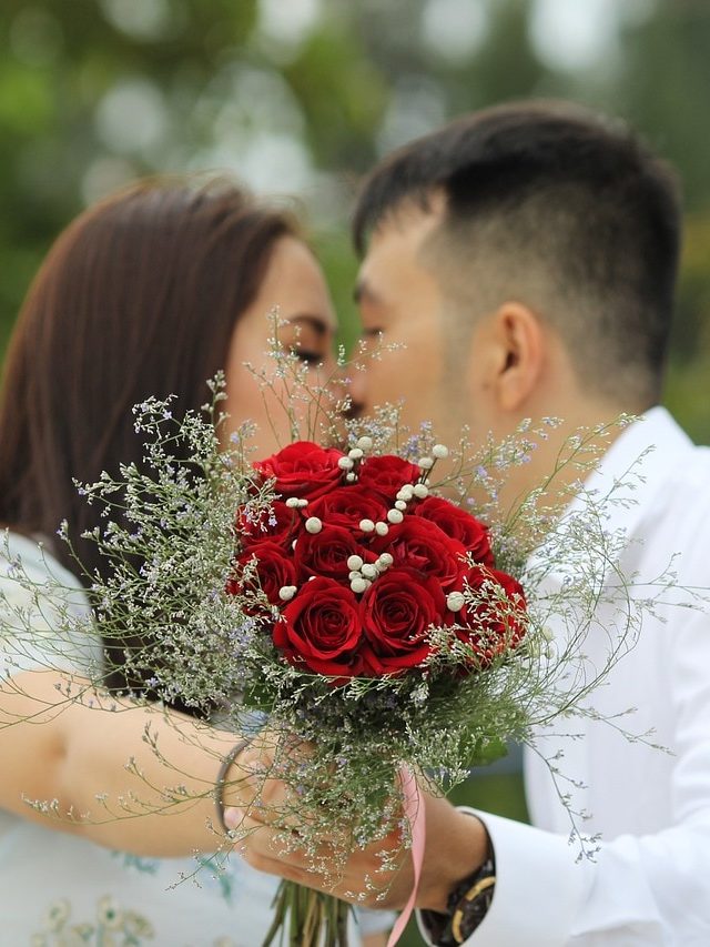 বিয়ের পরে মধুচন্দ্রিমায় যায় নব দম্পতি! 'হানিমুন' শব্দটি কীভাবে এল জানেন?