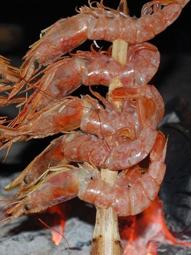 না জেনে এভাবে চিংড়ি খেলে মৃত্যুও হতে পারে! কীভাবে পরিষ্কার করবেন?