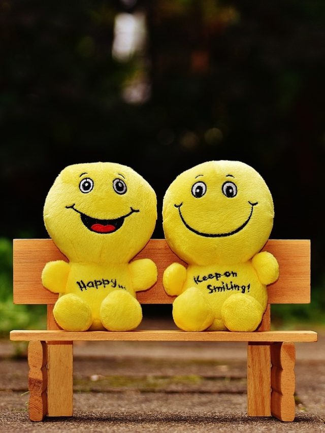 प्रेमी जोड़े को पार्क में देख नाराज बुजुर्ग ने कही ऐसी बात, लड़के ने दिया जवाब