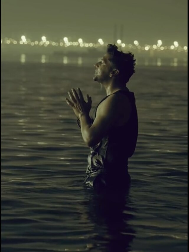 'हर हर गंगे', महाकुंभ 2025 पहुंचे सिंगर गुरु रंधावा, संगम में लगाई आस्था की डुबकी