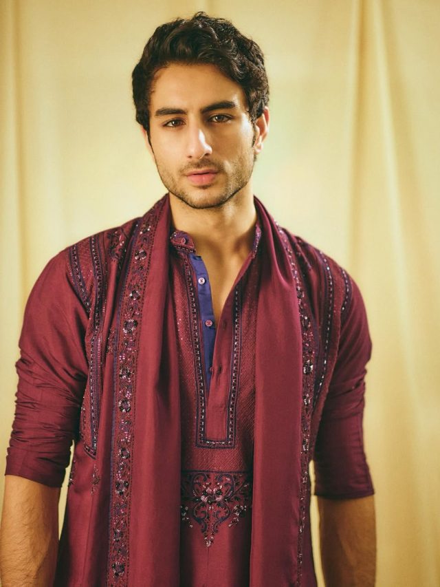 सैफ के लाडले संग रिश्ते में एक्ट्रेस, किया प्रपोज? VIDEO हुआ वायरल