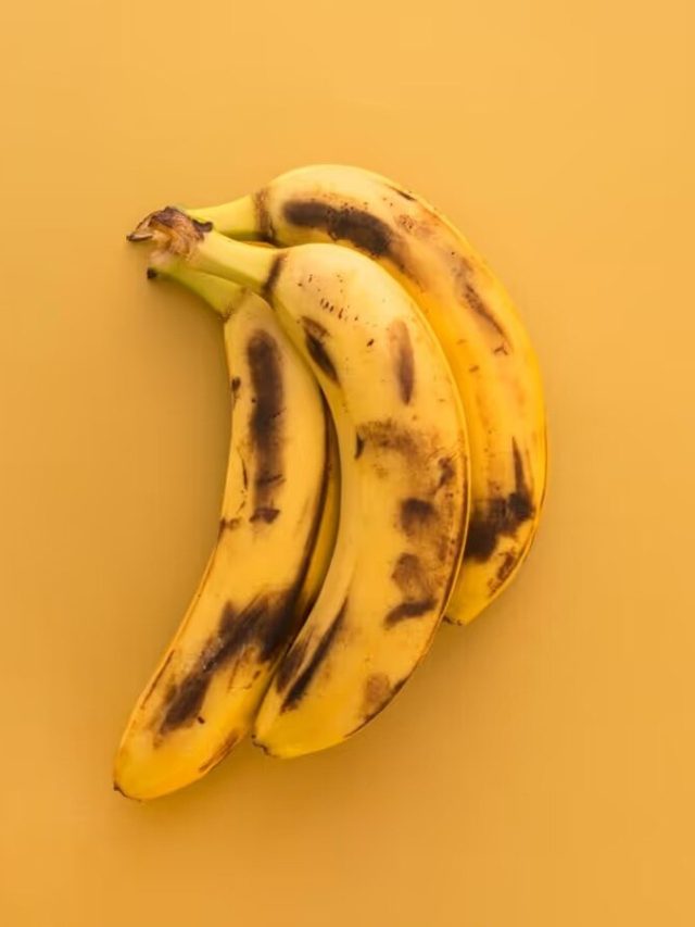 কলায় কালো দাগ হলে কি খাওয়া নিরাপদ? সঠিকটা জেনে নিন (Copy)