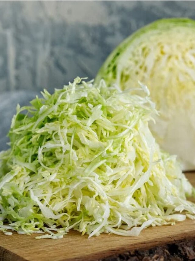 ছুরি-বঁটি কিছুই লাগবে না, গ্লাস দিয়ে মিহি করে কেটে ফেলুন গোটা বাঁধাকপি