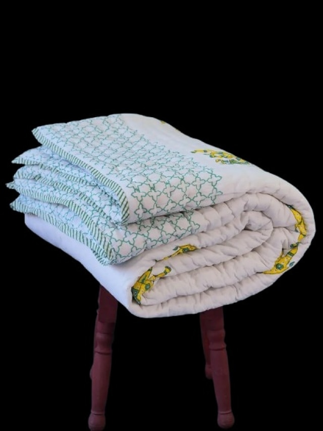 লেপের কভার পরানোর এটাই সহজ টেকনিক, একটুও গুটিয়ে যাবে না