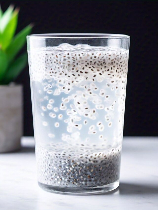 वजन घटाना है तो चिया सीड्स के पानी में मिलाकर पिएं ये एक चीज, मिलेंगे और भी फायदे