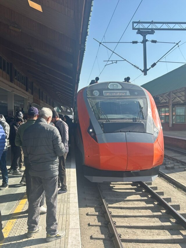 ऐसा था नजारा... जब दुनिया के सबसे ऊंचे पुल से गुजरी कश्‍मीर वंदे भारत, VIDEO