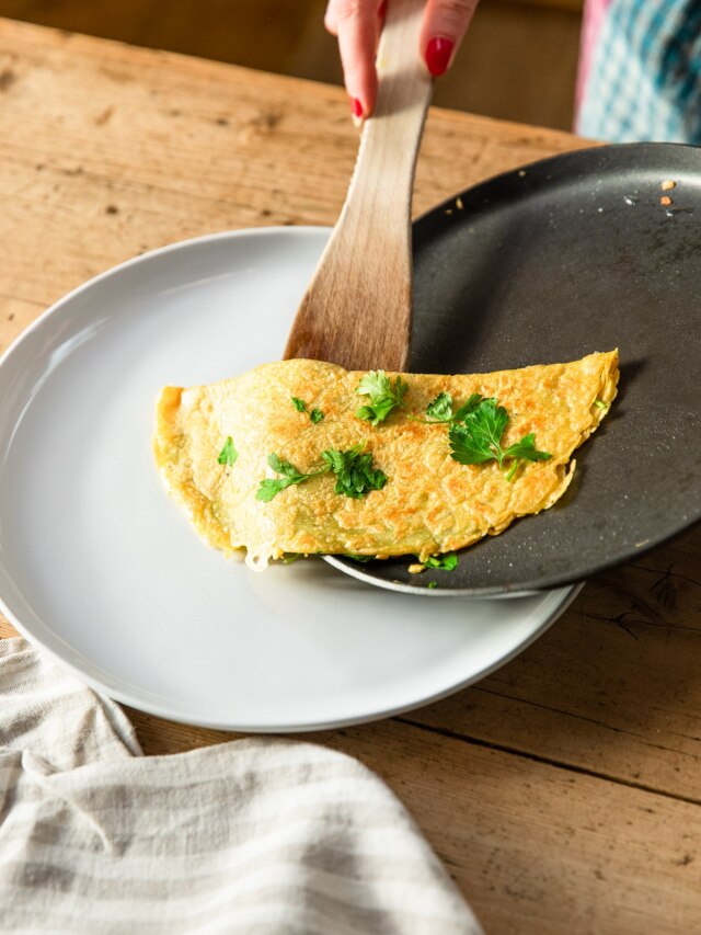 ₹800 का एक ऑमलेट, GST अलग, सोशल मीडिया पर छिड़ी बहस