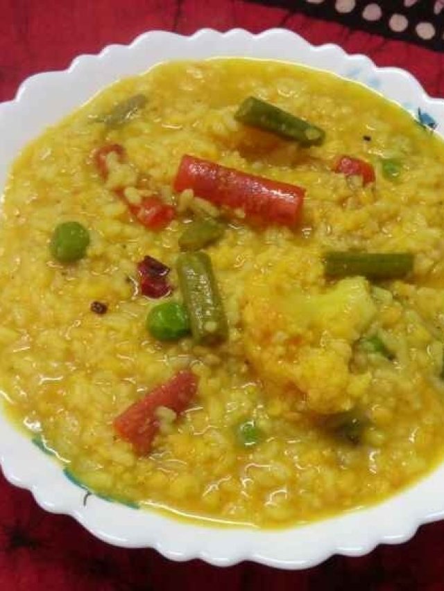 ২ জনের খিচুড়ির জন্য কতটা চাল-ডাল লাগবে? বাঘা রাঁধুনিও জানেন না