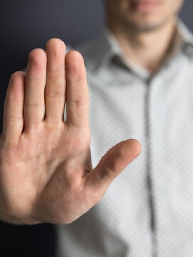 এই ৪ ধরনের মানুষ আপনার ক্ষতি চায়, জীবনে সুখ চাইলে এদের এড়িয়ে যান