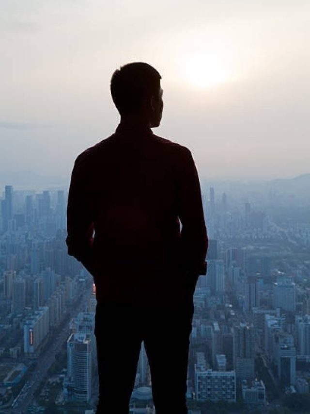 इंसान कैसे जी सकता है लंबी जिंदगी? गरुड़ पुराण में है उम्र बढ़ाने का राज