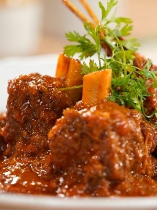 পাঁঠার মাংসের ঝোলে টক দই কখন দেবেন? জেনে রাখুন কাজে লাগবে