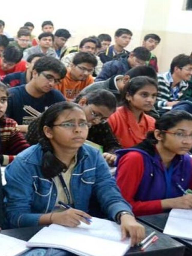 MP की DIG ने स्कूली छात्राओं को दिए 'ओजस्वी' बच्चे पैदा करने के टिप्स, वीडियो वायरल