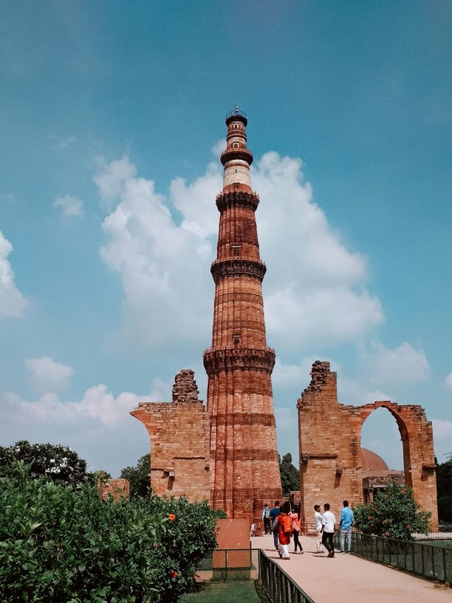 कुतुब मीनार के नीचे है सीक्रेट दरवाजा, जिसे आजतक रखा गया है बंद, इसमें ऐसा क्या है?