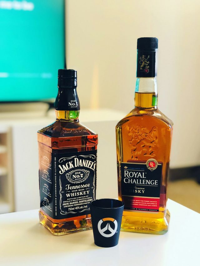 क्या हाफ शराब की बोतल दो क्वाटर के बराबर होती है? जानिए किसमें ज्यादा आएगी