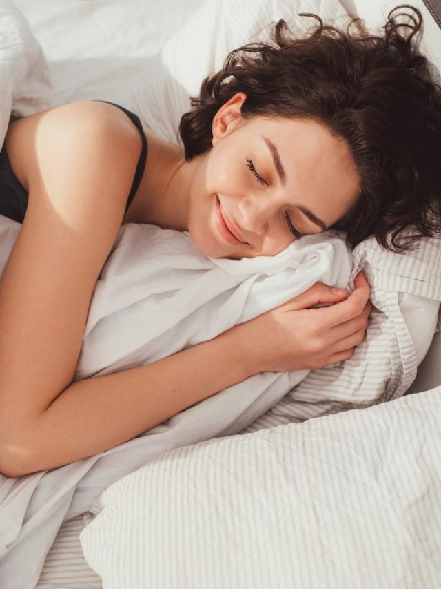 বিছানায় পড়লেই মরবেন, রাতে কোন পাশে শুলে ঘুম হবে তোফা?