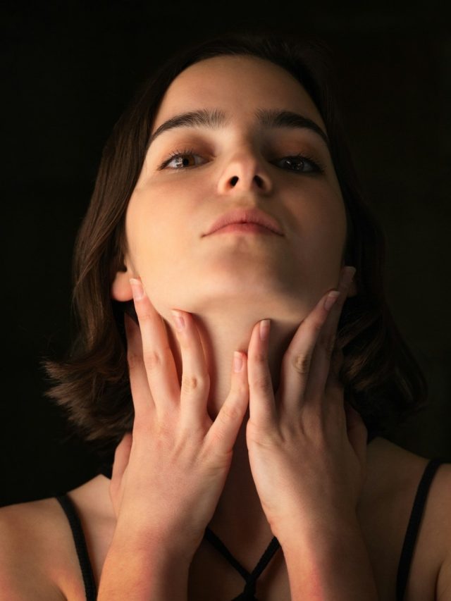 মোটা হওয়া ছা়ড়া আর কোন কোন লক্ষণে বোঝা যায় থাইরয়েড রয়েছে?