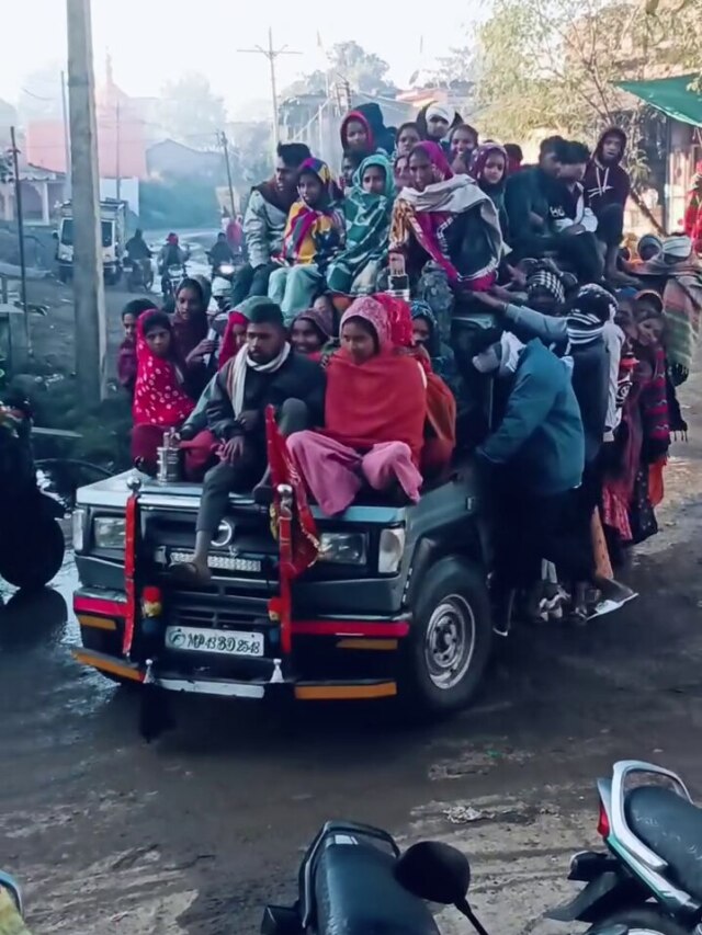 सवारियों से लदी कार का वीडियो वायरल, एक बार में लोगों को गिनना मुश्किल!