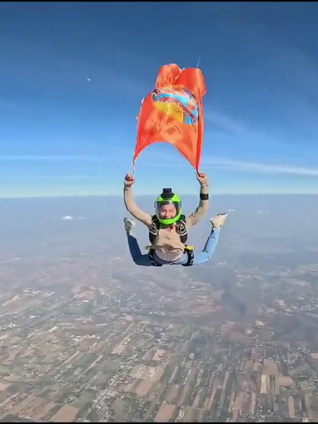 13 हजार फीट पर महाकुंभ ध्वज लहराया, वीडियो ने लोगों को किया हैरान