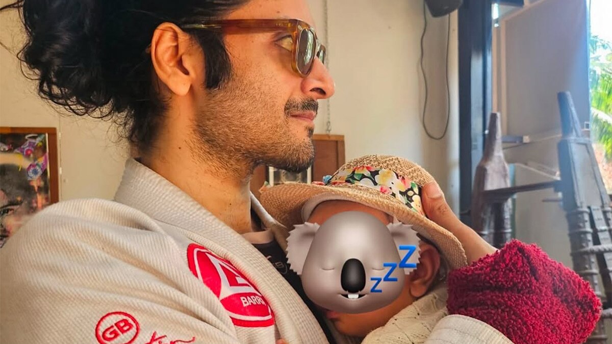 7 महीने की हुई नन्ही बेटी, लाडली को गोद में थामे नजर आया एक्टर, बोला- मेरा दिल...