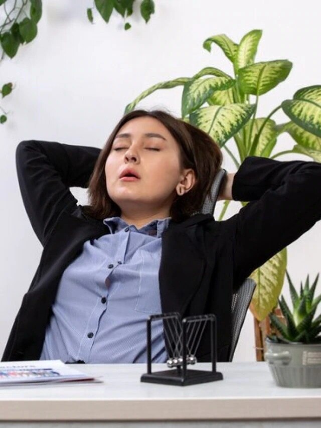 ৮ ঘণ্টা ঘুমিয়েও অফিসে ঘুম পাচ্ছে? এখনই ডাক্তারের পরামর্শ নিন