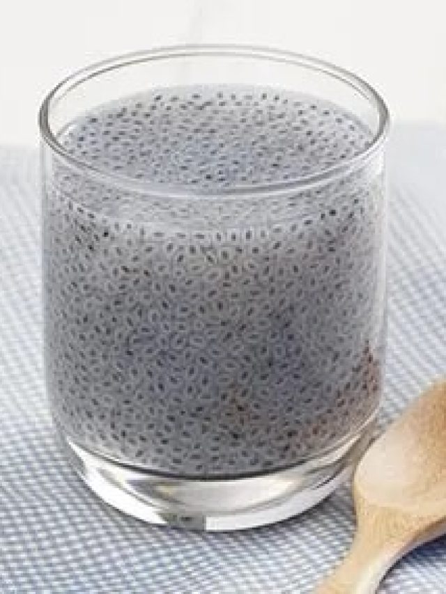 কতক্ষণ ভিজিয়ে চিয়া বীজ খেতে হয়? নিয়মটা জেনে নিন