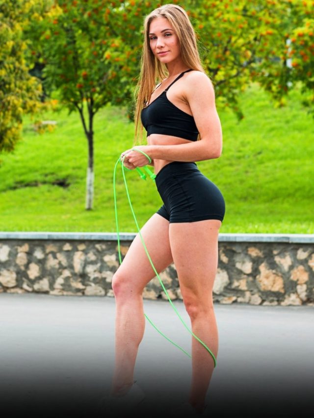 महिलाओं को रोजाना कम से कम कितने कदम चलना चाहिए? ताकि वजन रहे मेंटेन!