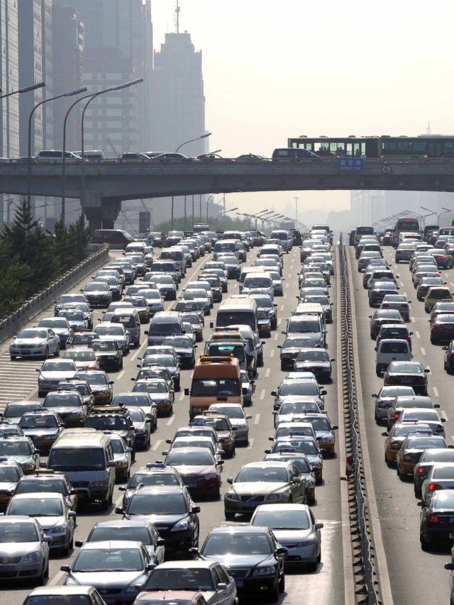 तस्वीरें उस ट्रैफिक जाम की, जब 12 दिनों तक गाड़ियों में फंसे रहे थे लोग