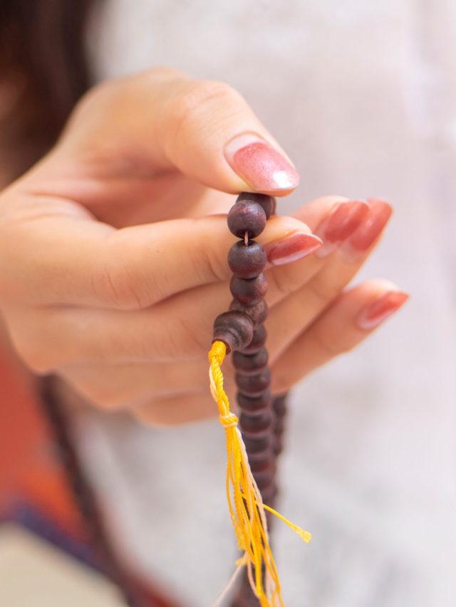 Chanting Gayatri Mantra? 9 body and mind shifts it does you had no clue about