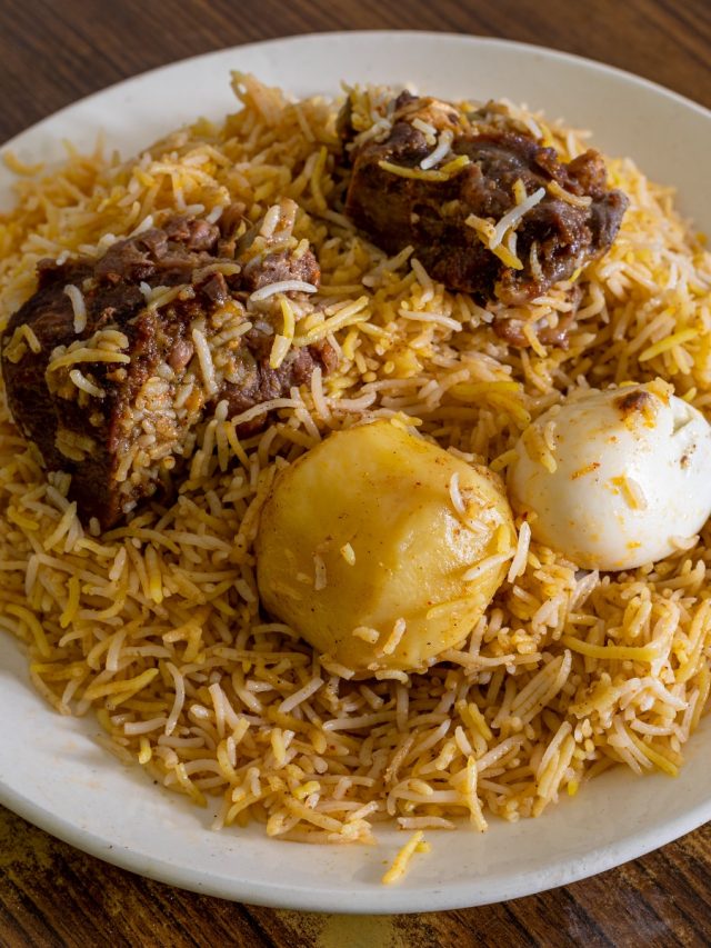 এক প্লেট বিরিয়ানি বেচে কত টাকা লাভ হয়? শুনলেই চমকে উঠবেন