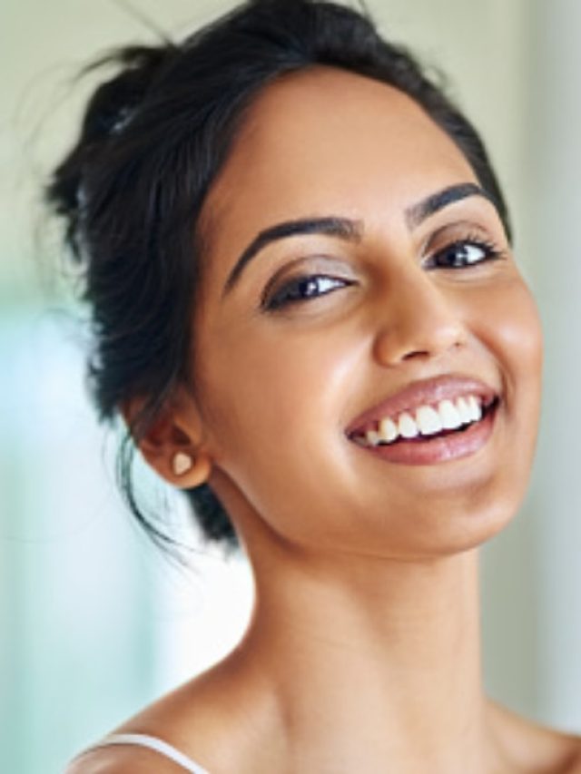 বাঙালি বুদ্ধিমান মেয়ে চেনার সহজ ট্রিকস, জেনে রাখুন ৭ কথা