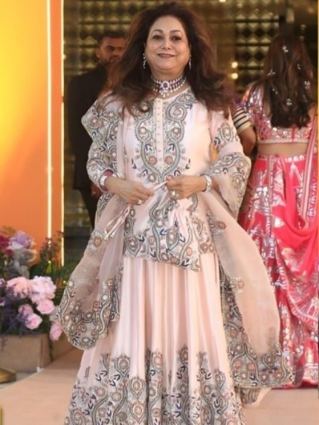 अंबानी परिवार की बहू ने आदर-अलेखा की मेहंदी में पहुंच बढ़ाई रौनक, लहंगे में लगीं खूबसूरत