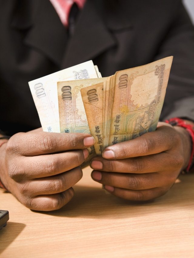 हाथ में पैसा नहीं टिकने देंगी ये 3 बुरी आदतें, हमेशा जेब रहेगी खाली