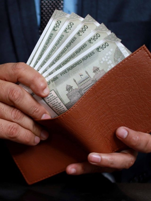 दिन छिपने के बाद करें तुलसी से जुड़ा ये काम, पैसों से भर जाएगी जेब