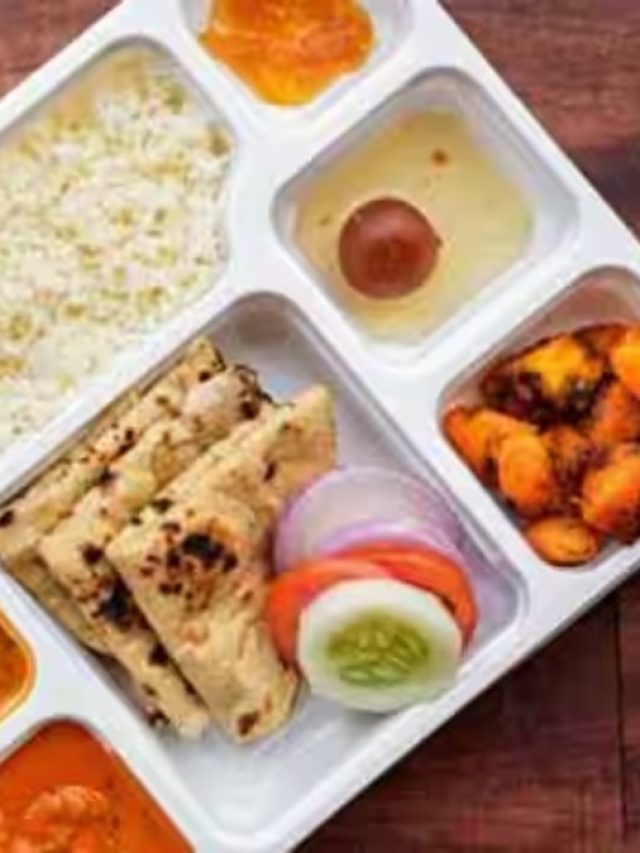 पसंद नहीं आ रहा ट्रेन का खाना, तो न लें टेंशन, सीट पर बैठे ही ऐसे करें ऑनलाइन ऑर्डर