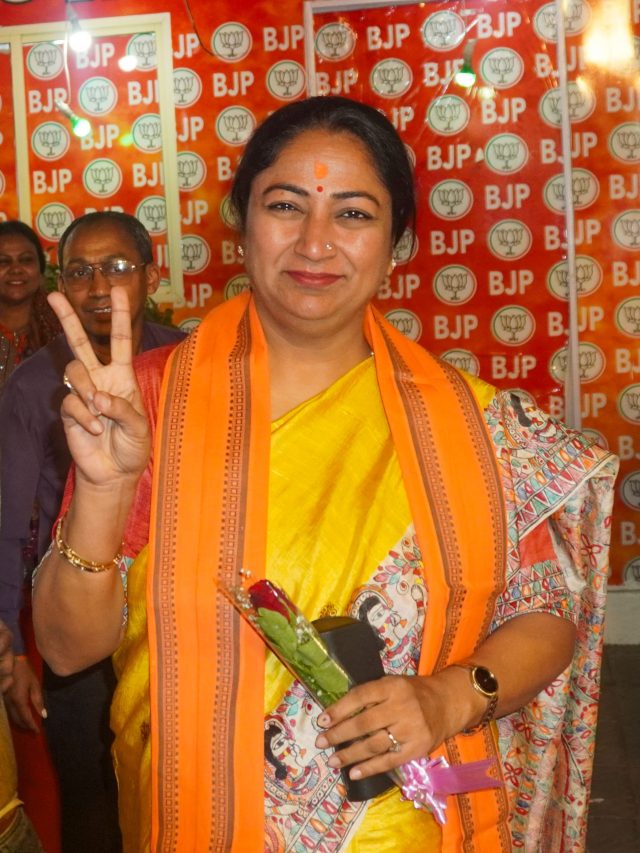 बंगला, गाड़ी, हेलिकॉप्टर... दिल्ली CM को इतनी मिलती है सैलरी और ये सुविधाएं