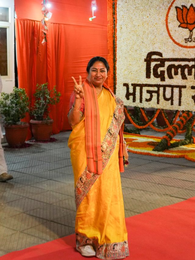 बीकॉम, LLB... दिल्ली की नई CM रेखा गुप्ता के पास हैं ये डिग्रियां