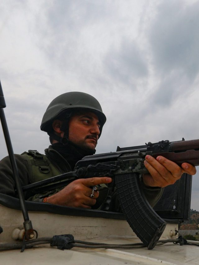 Join Indian Army: ये हैं सेना में नौकरी पाने के तरीके, एक नहीं कई पदों पर निकलती है भर्ती