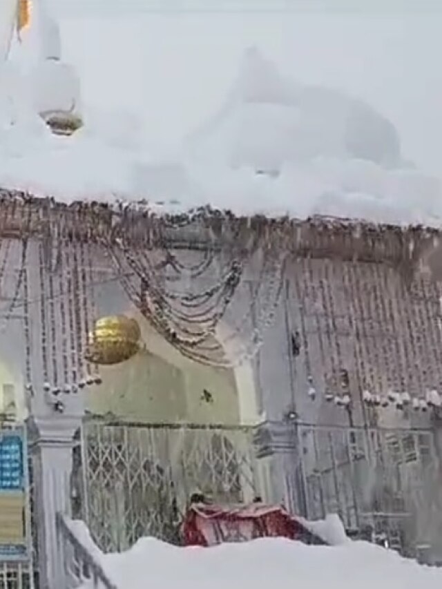 बर्फ से ढका गंगोत्री धाम, चार फीट से ज्यादा बर्फबारी, देखें Videos