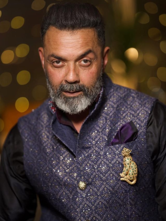 जब बॉबी देओल की मां ने देखी आश्रम, बोलीं- मेरी सहेल‍ियां तुझसे म‍िलना चाहती हैं...