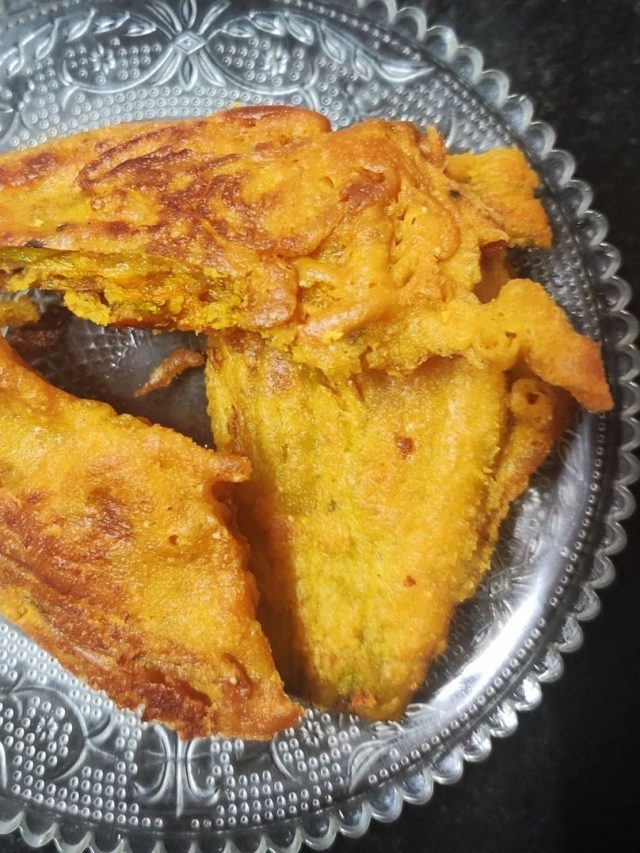 যেমন খাস্তা তেমন সফট, মুখে দিলেই মিলিয়ে যায়, বলুন তো কিসের বড়া?