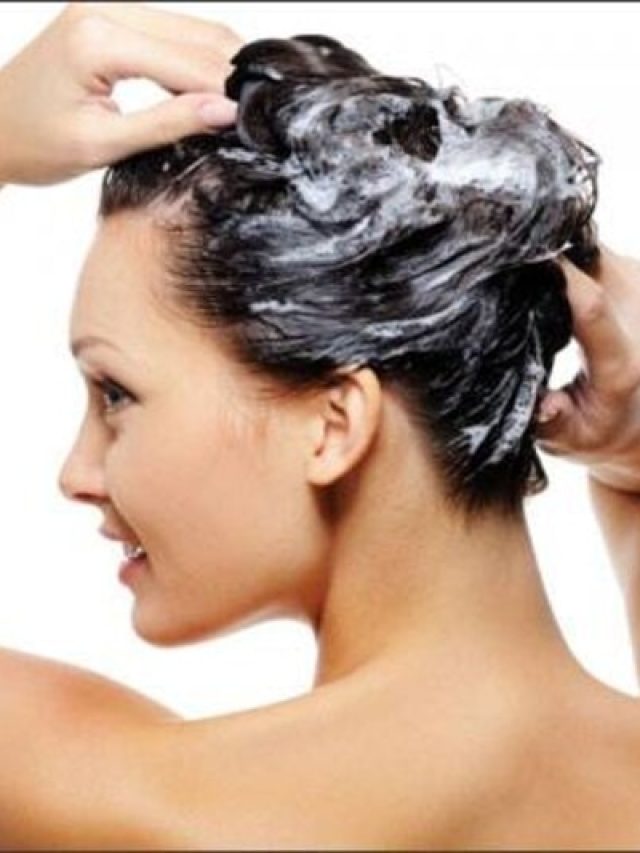 এই পাতা মেশান শ্যাম্পুতে, তাতেই খুশকি দূর হবে রাতারাতি