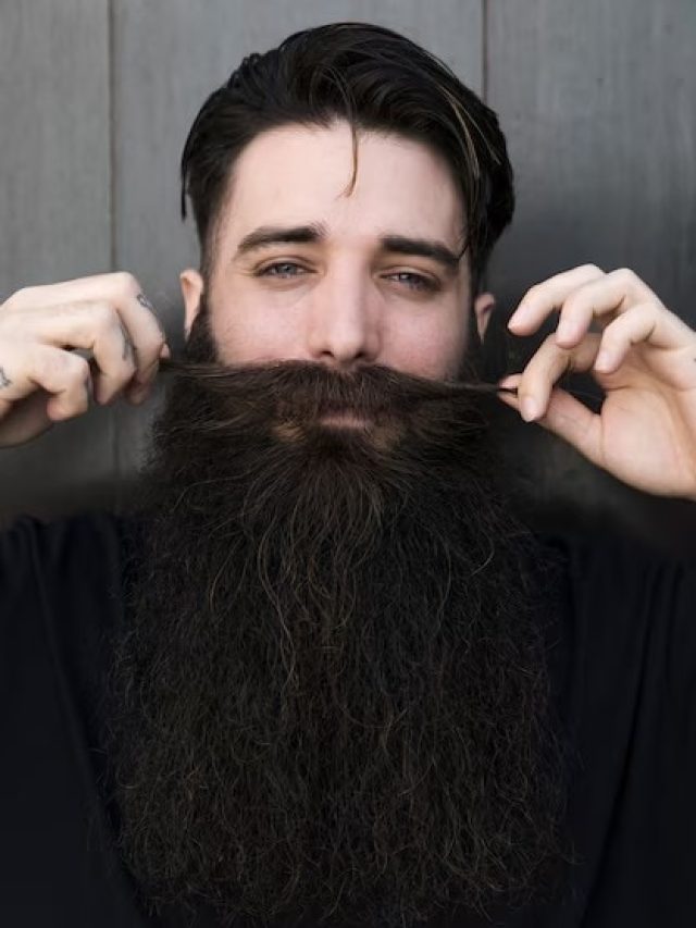 দুর্গন্ধে এড়িয়ে যাবেন না, আপনার চুল-দাড়ির রং বদলে দেবে এই জিনিস