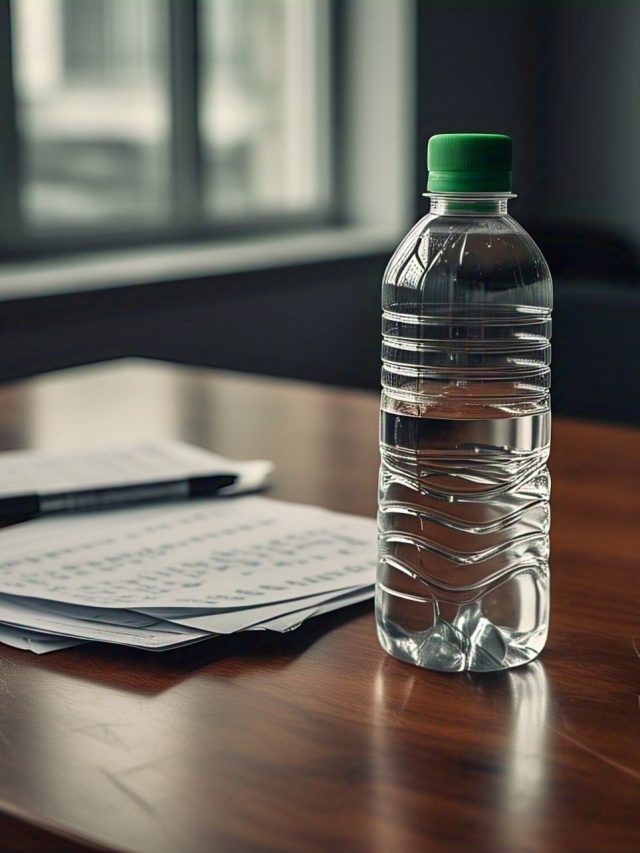 अलग-अलग रंग के क्यों होते हैं पानी की बोतलों के ढक्कन?