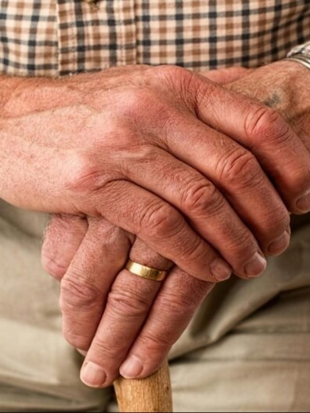 রসুনের সঙ্গে মেশান এই জিনিস, বুড়ো বয়সেও থাকবেন জোয়ান