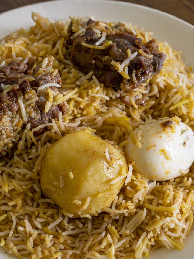 এই ২ জিনিসই কলকাতা বিরিয়ানির স্বাদ বাড়িয়েছে, উত্তরটা জানা আছে?